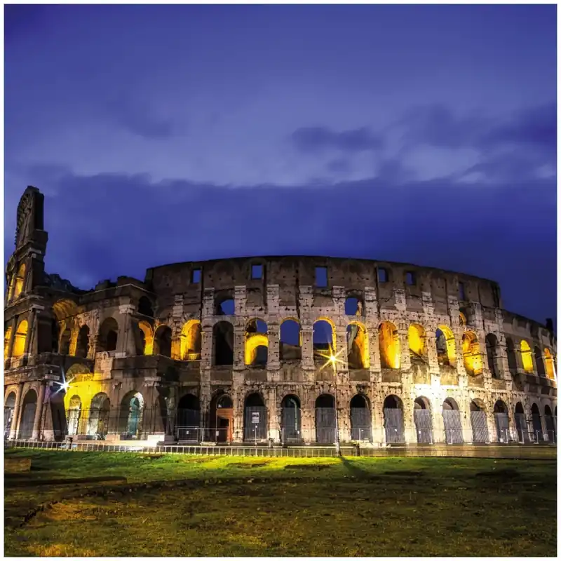 Online Kaufen Glasbild Italien bei Nacht - Kollosseum in Rom, beleuchtet am Abend 60 x 90 cm