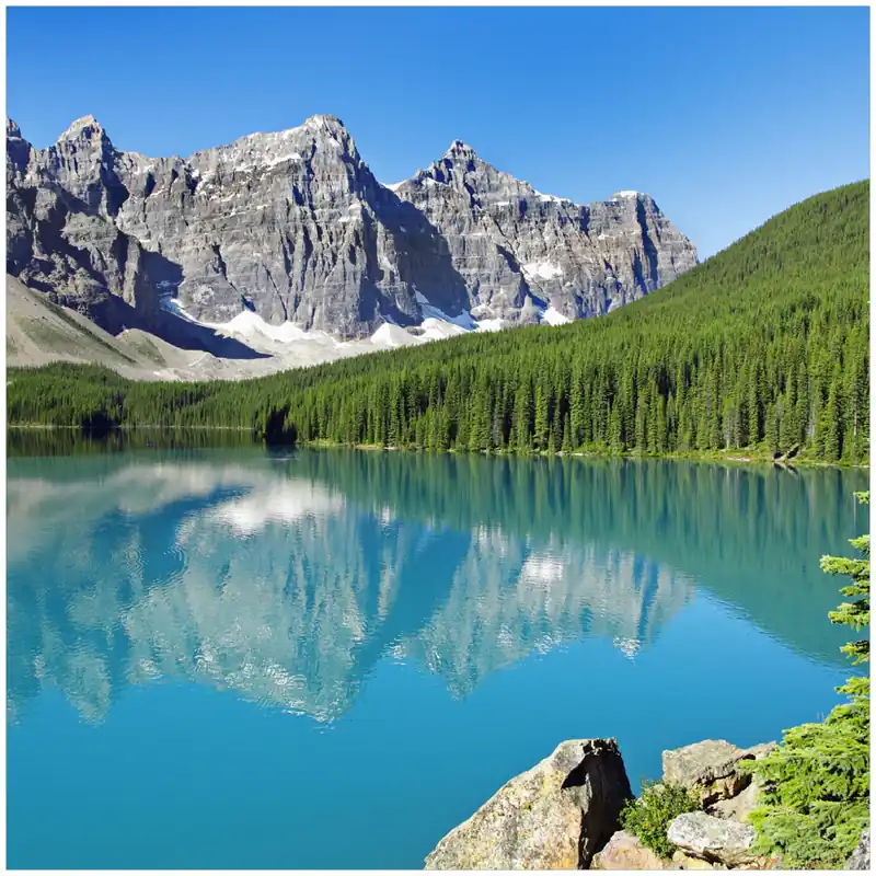 Zertifiziert Memoboard Tiefblauer See mit Bergpanorama und Wäldern  Kanada 50 x 50 cm, aus Glas