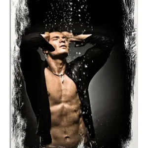 Holzbild Sexy Mann unter der Dusche 60 x 90 cm Aktuell