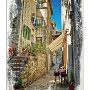 Holzbild Romantische Gasse in Kroatien mitten in der Stadt 40 x 40 cm Super-Preis
