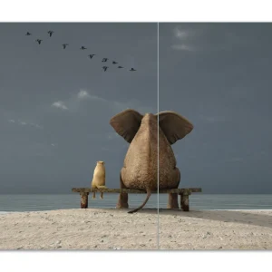 Zertifiziert Herdabdeckplatte Elefant und Hund sitzen auf einer Bank Breite 80 cm x Höhe 52 cm. 1-teilig, 13 mm hohe Noppen