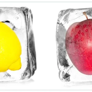 Zertifiziert Poster Zitrone in Eiswürfel - Eiskaltes Obst 70 x 100 cm, mit schwarzem Aluminiumrahmen