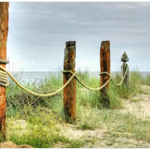 Markenprodukt Selbstklebendes Poster Düne am Strand mit Holzpfahl 100 x 150 cm