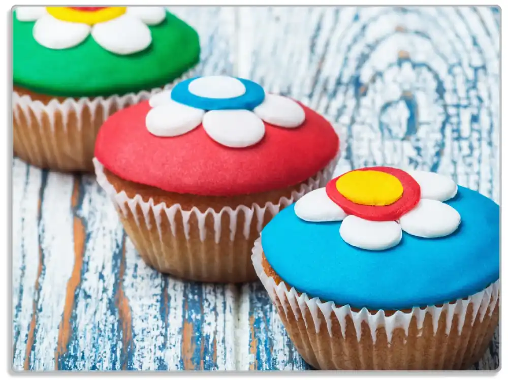 Glasunterlage Bunte Muffins - alter Holztisch - Stillleben 30 x 40 cm Mega-Angebot